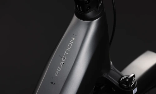Bicicleta eléctrica Cube Reaction Hybrid Race 800 FE slabgrey´n´chrome Cuadro abierto – detalle 1 | Ebike.es
