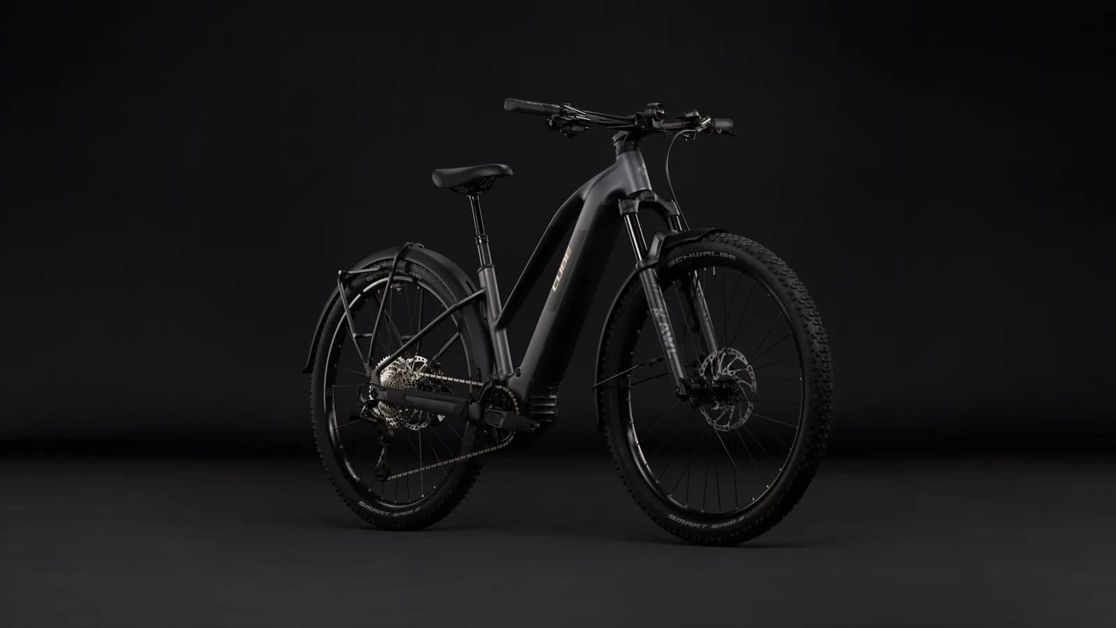 Cube Reaction Hybrid Race 800 FE slabgrey´n´chrome – Bicicleta Eléctrica de Montaña 2027 Cuadro semiabierto ebike.es Gran tienda de bicicletas eléctricas en España 2 Bicicleta eléctrica Cube Reaction Hybrid Race 800 FE slabgrey´n´chrome Cuadro semiabierto – vista frontal | Ebike.es
