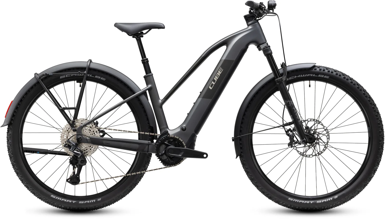 Cube Reaction Hybrid Race 800 FE slabgrey´n´chrome – Bicicleta Eléctrica de Montaña 2027 Cuadro semiabierto ebike.es Gran tienda de bicicletas eléctricas en España Bicicleta eléctrica Cube Reaction Hybrid Race 800 FE slabgrey´n´chrome Cuadro semiabierto – vista lateral | Ebike.es