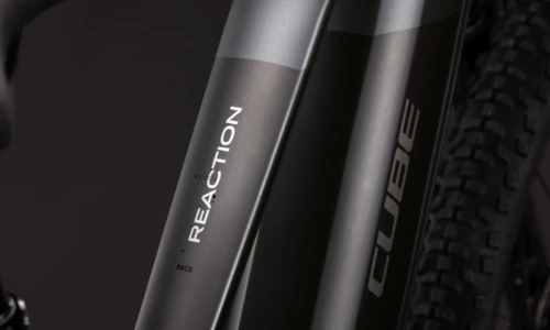 Bicicleta eléctrica Cube Reaction Hybrid Race 800 slabgrey´n´chrome Cuadro semiabierto – detalle 2 | Ebike.es
