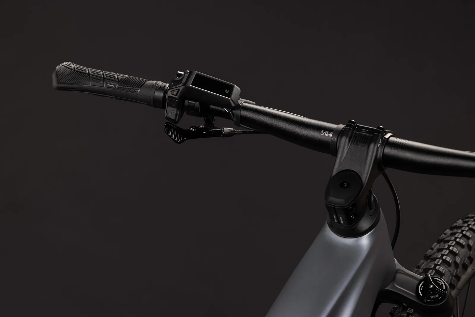 Cube Reaction Hybrid Race 800 Wh slabgrey´n´chrome – Bicicleta Eléctrica de Montaña 2027 Barra alta ebike.es Gran tienda de bicicletas eléctricas en España 3 Bicicleta eléctrica Cube Reaction Hybrid Race 800 slabgrey´n´chrome Barra alta – detalle 1 | Ebike.es