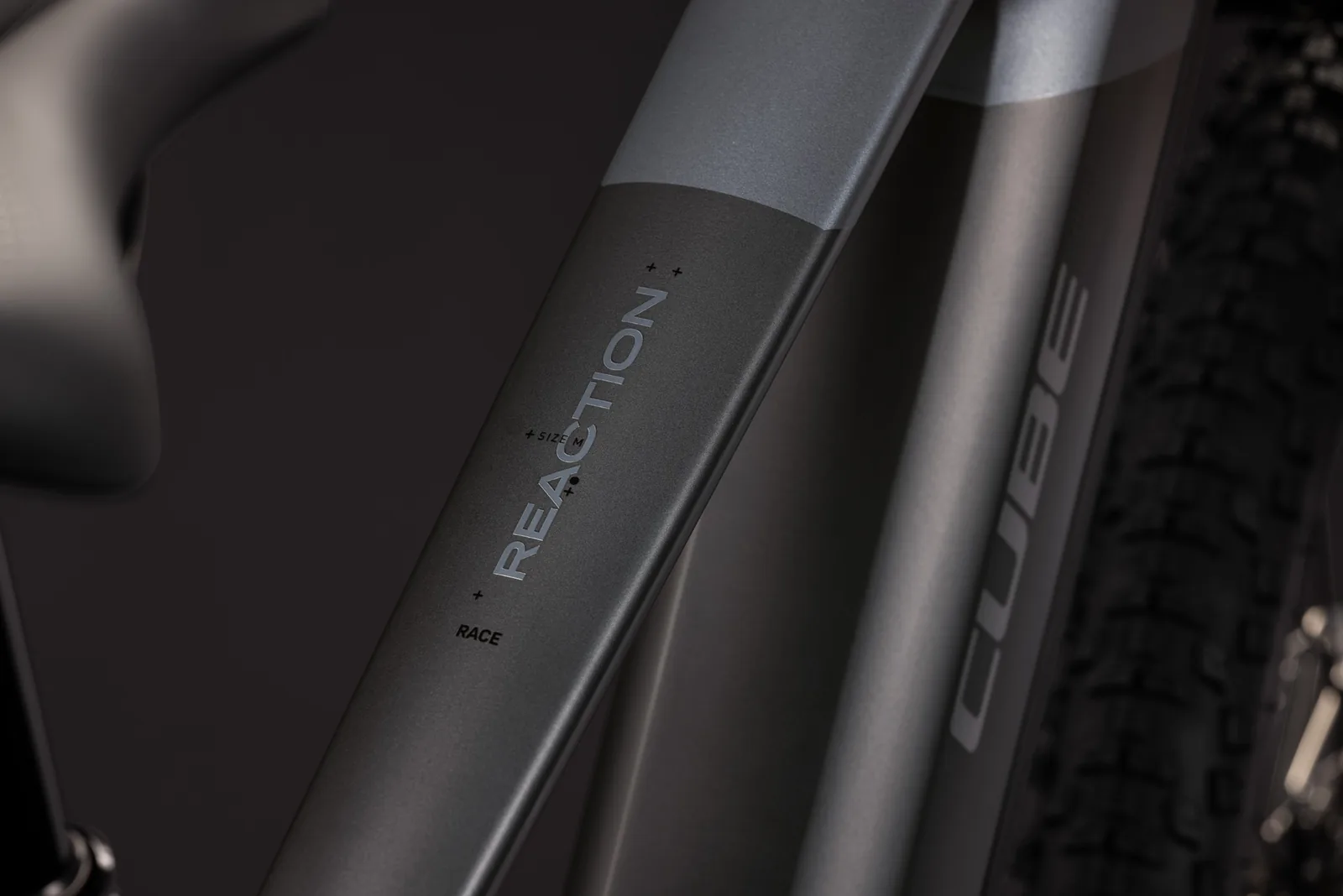 Cube Reaction Hybrid Race 800 Wh slabgrey´n´chrome – Bicicleta Eléctrica de Montaña 2027 Barra alta ebike.es Gran tienda de bicicletas eléctricas en España 4 Bicicleta eléctrica Cube Reaction Hybrid Race 800 slabgrey´n´chrome Barra alta – detalle 2 | Ebike.es