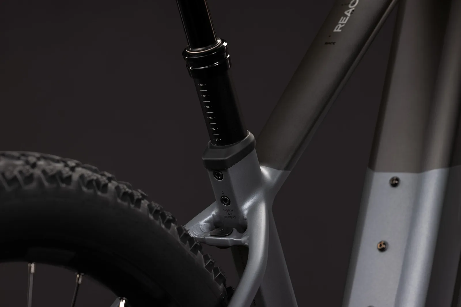 Cube Reaction Hybrid Race 800 Wh slabgrey´n´chrome – Bicicleta Eléctrica de Montaña 2027 Barra alta ebike.es Gran tienda de bicicletas eléctricas en España 5 Bicicleta eléctrica Cube Reaction Hybrid Race 800 slabgrey´n´chrome Barra alta – detalle 3 | Ebike.es