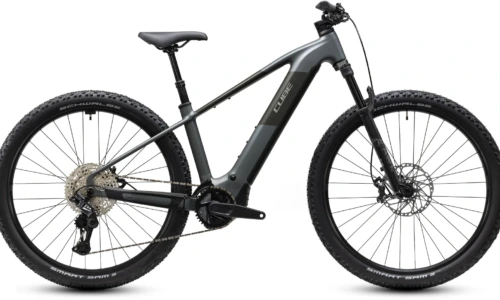 Bicicleta eléctrica Cube Reaction Hybrid Race 800 slabgrey´n´chrome Barra alta – vista lateral | Ebike.es