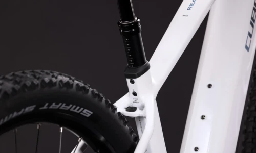 Bicicleta eléctrica Cube Reaction Hybrid Race 800 snow´n´black Barra alta – detalle 3 | Ebike.es