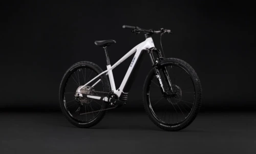 Bicicleta eléctrica Cube Reaction Hybrid Race 800 snow´n´black Barra alta – vista frontal | Ebike.es