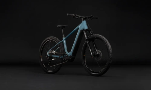 Cube Reaction Hybrid Rookie 540 Wh surfblue´n´black – Bicicleta Eléctrica de Montaña 2027 ebike.es Gran tienda de bicicletas eléctricas en España 9 Bicicleta eléctrica Cube Reaction Hybrid Rookie 540 surfblue´n´black – vista frontal | Ebike.es