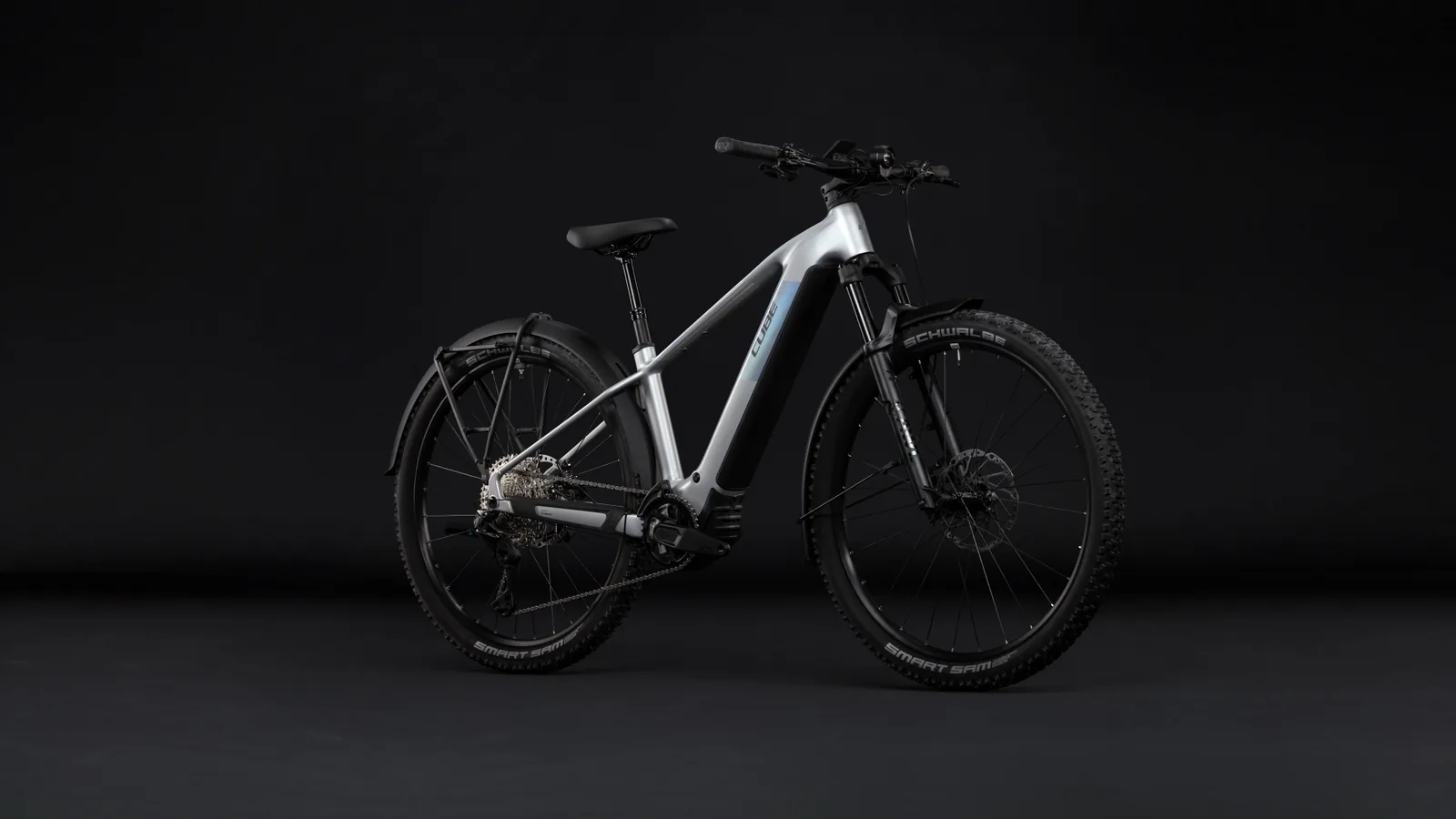 Cube Reaction Hybrid SLX 800 FE platinum´n´reflex – Bicicleta Eléctrica de Montaña 2027 Barra alta ebike.es Gran tienda de bicicletas eléctricas en España 2 Bicicleta eléctrica Cube Reaction Hybrid SLX 800 FE platinum´n´reflex Barra alta – vista frontal | Ebike.es