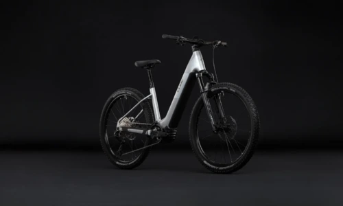 Bicicleta eléctrica Cube Reaction Hybrid SLX 800 platinum´n´reflex Cuadro abierto – vista frontal | Ebike.es
