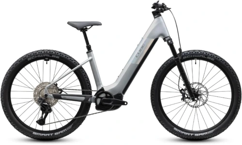 Bicicleta eléctrica Cube Reaction Hybrid SLX 800 platinum´n´reflex Cuadro abierto – vista lateral | Ebike.es