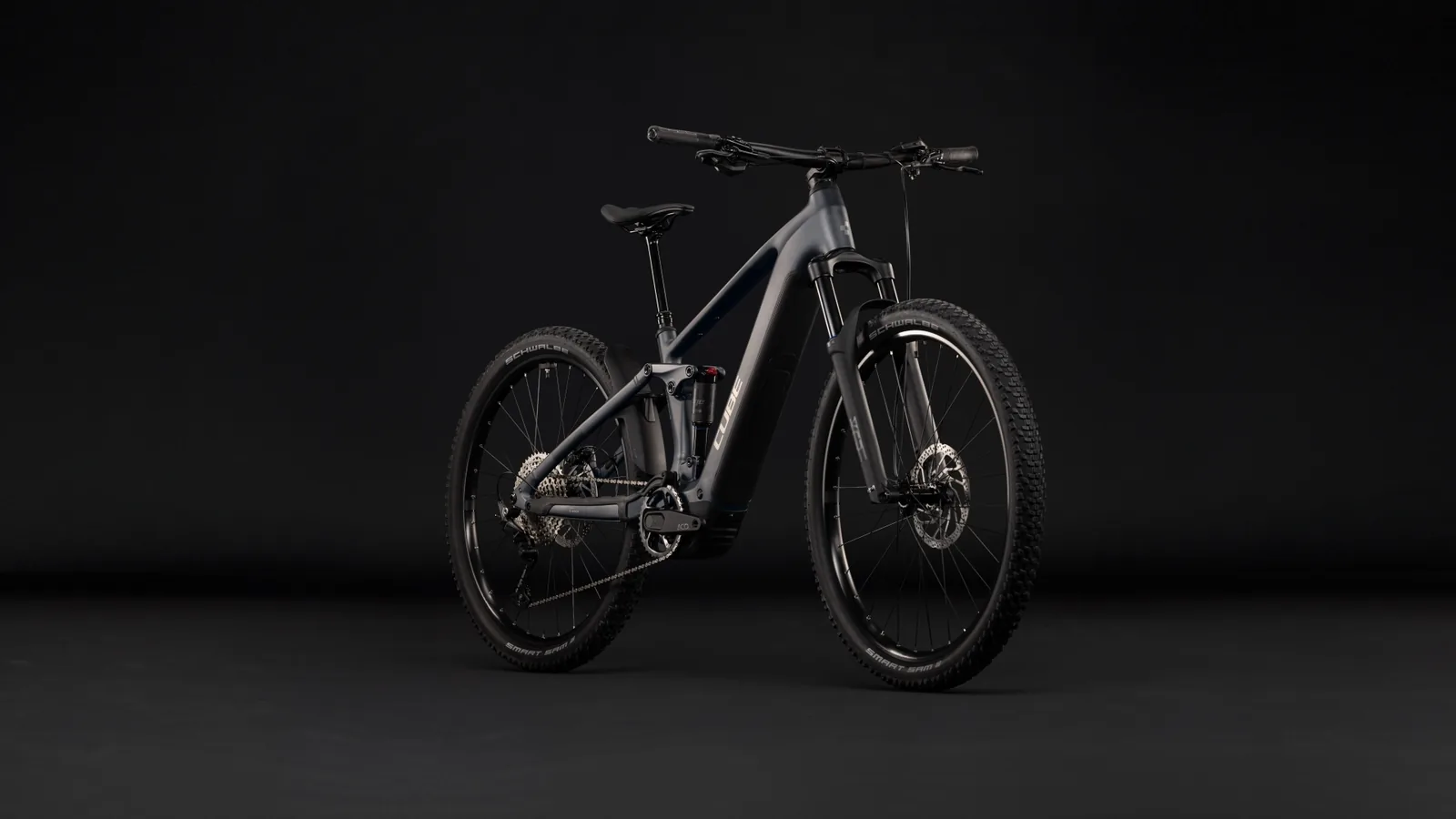 Cube Stereo Hybrid ONE22 Pro 800 Wh slabgrey´n´chrome – Bicicleta Eléctrica de Montaña Doble Suspensión 2027 ebike.es Gran tienda de bicicletas eléctricas en España 2 Bicicleta eléctrica Cube Stereo Hybrid ONE22 Pro 800 slabgrey´n´chrome – vista frontal | Ebike.es