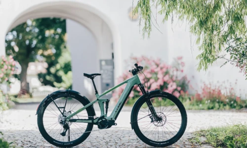 Cube Stereo Hybrid ONE22 SLX 800 FE cactus´n´black – Bicicleta Eléctrica de Montaña Doble Suspensión 2027 ebike.es Gran tienda de bicicletas eléctricas en España 18 Bicicleta eléctrica Cube Stereo Hybrid ONE22 SLX 800 FE cactus´n´black – vista en exterior | Ebike.es