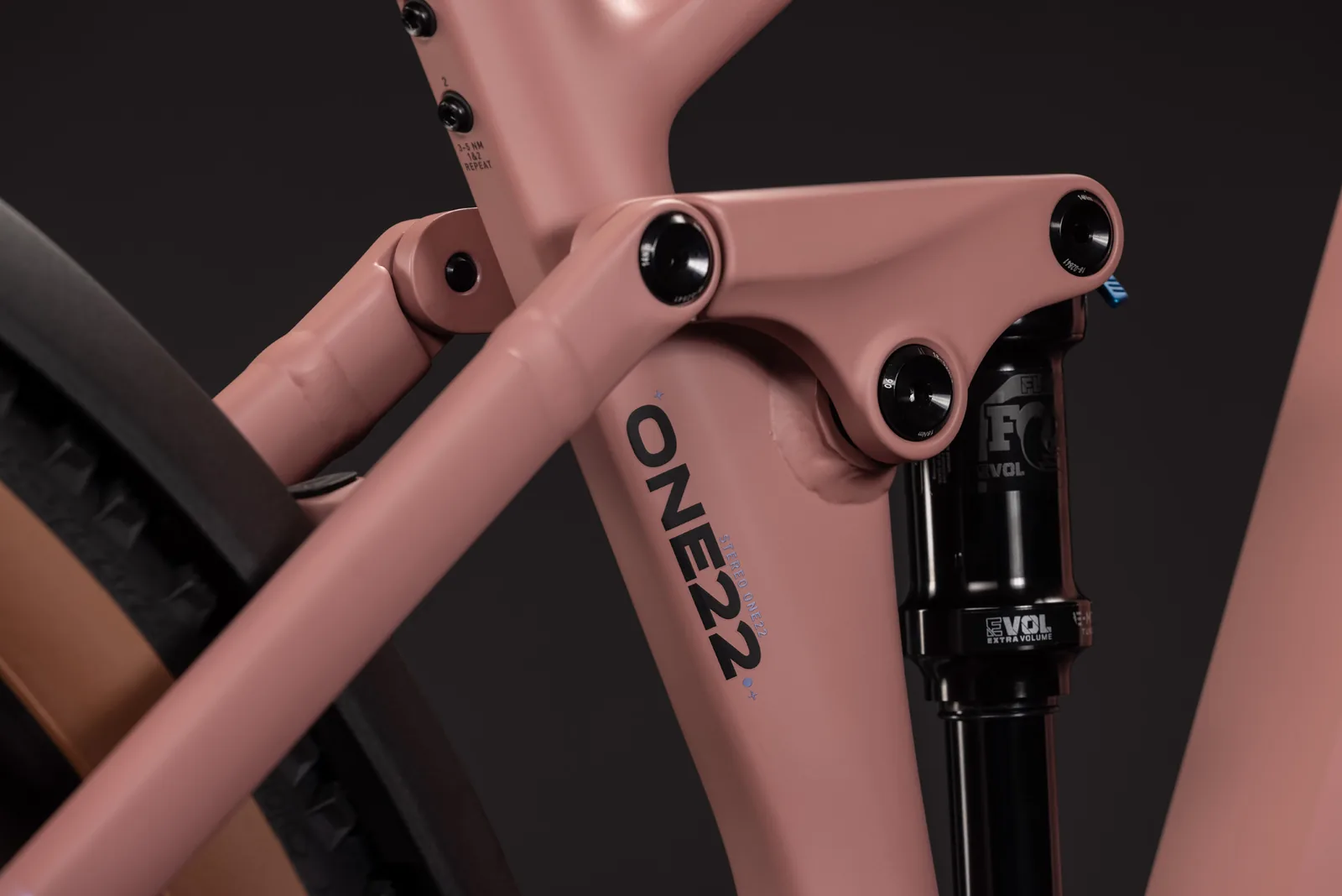 Cube Stereo Hybrid ONE22 SLX 800 FE ruby´n´black – Bicicleta Eléctrica de Montaña Doble Suspensión 2027 ebike.es Gran tienda de bicicletas eléctricas en España 5 Bicicleta eléctrica Cube Stereo Hybrid ONE22 SLX 800 FE ruby´n´black – detalle 3 | Ebike.es