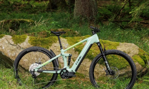 Bicicleta eléctrica Cube Stereo Hybrid ONE22 SLX 800 cactus´n´black – vista en exterior | Ebike.es