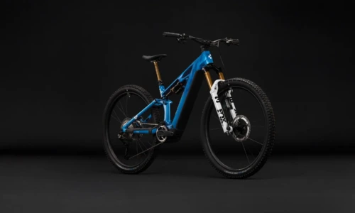 Bicicleta eléctrica Cube Stereo Hybrid ONE44 HPC AT 800 actionteam – vista frontal | Ebike.es