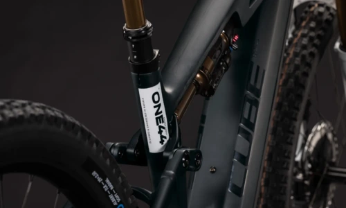 Cube Stereo Hybrid ONE44 HPC AT 800 Wh carbon´n´white – Bicicleta Eléctrica de Montaña Doble Suspensión 2027 ebike.es Gran tienda de bicicletas eléctricas en España 14 Bicicleta eléctrica Cube Stereo Hybrid ONE44 HPC AT 800 carbon´n´white – detalle 3 | Ebike.es