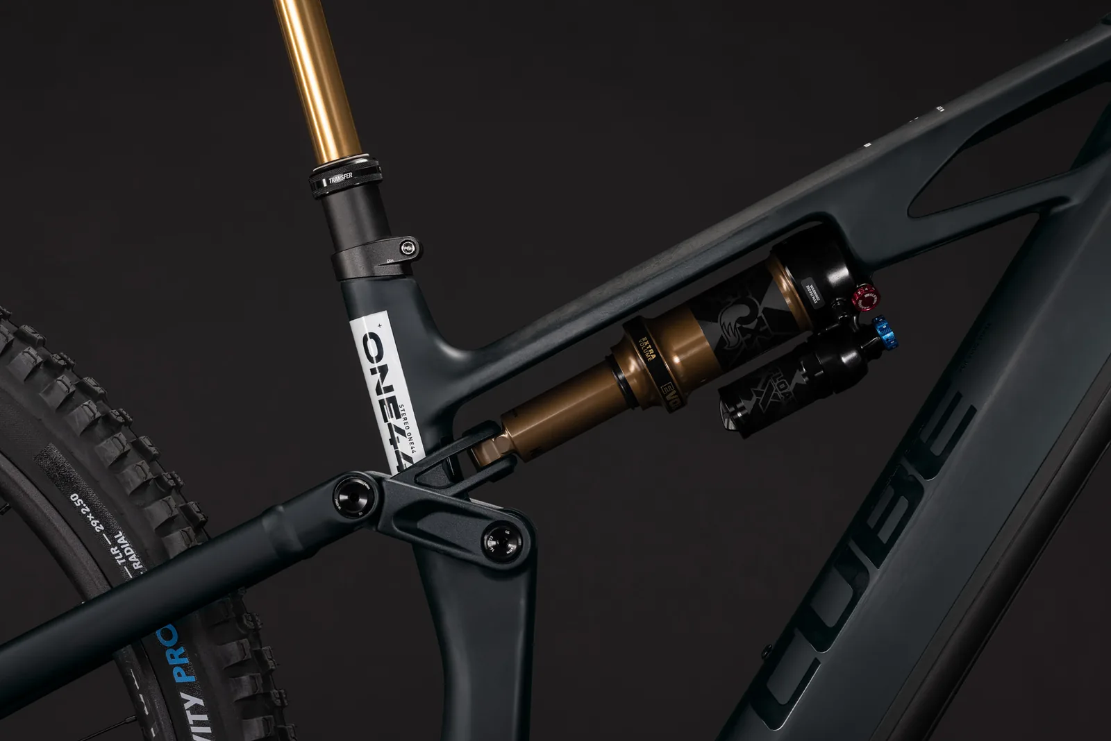 Cube Stereo Hybrid ONE44 HPC AT 800 Wh carbon´n´white – Bicicleta Eléctrica de Montaña Doble Suspensión 2027 ebike.es Gran tienda de bicicletas eléctricas en España 7 Bicicleta eléctrica Cube Stereo Hybrid ONE44 HPC AT 800 carbon´n´white – detalle 5 | Ebike.es