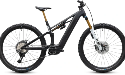 Bicicleta eléctrica Cube Stereo Hybrid ONE44 HPC AT 800 carbon´n´white – vista lateral | Ebike.es