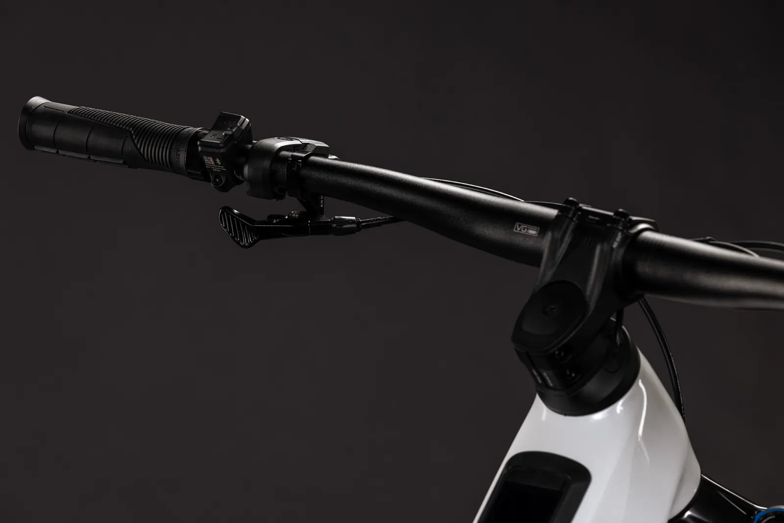Cube Stereo Hybrid ONE44 HPC Pro 800 Wh metallicwhite´n´blue – Bicicleta Eléctrica de Montaña Doble Suspensión 2027 ebike.es Gran tienda de bicicletas eléctricas en España 3 Bicicleta eléctrica Cube Stereo Hybrid ONE44 HPC Pro 800 metallicwhite´n´blue – detalle 1 | Ebike.es