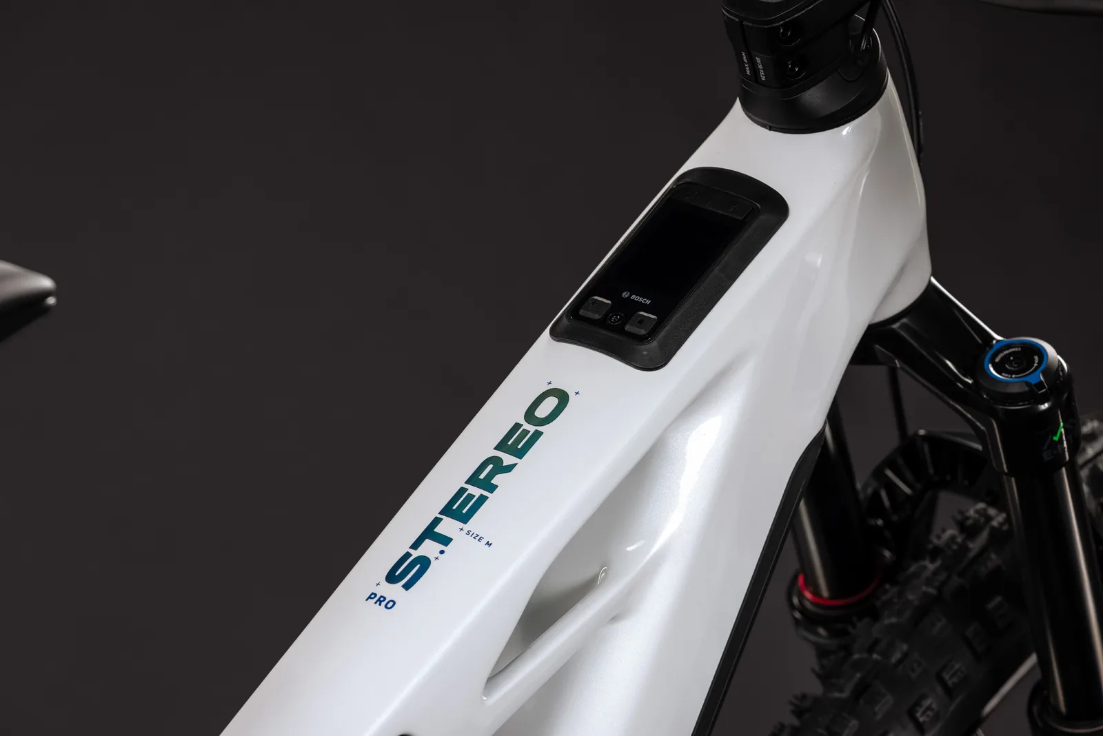 Cube Stereo Hybrid ONE44 HPC Pro 800 Wh metallicwhite´n´blue – Bicicleta Eléctrica de Montaña Doble Suspensión 2027 ebike.es Gran tienda de bicicletas eléctricas en España 4 Bicicleta eléctrica Cube Stereo Hybrid ONE44 HPC Pro 800 metallicwhite´n´blue – detalle 2 | Ebike.es