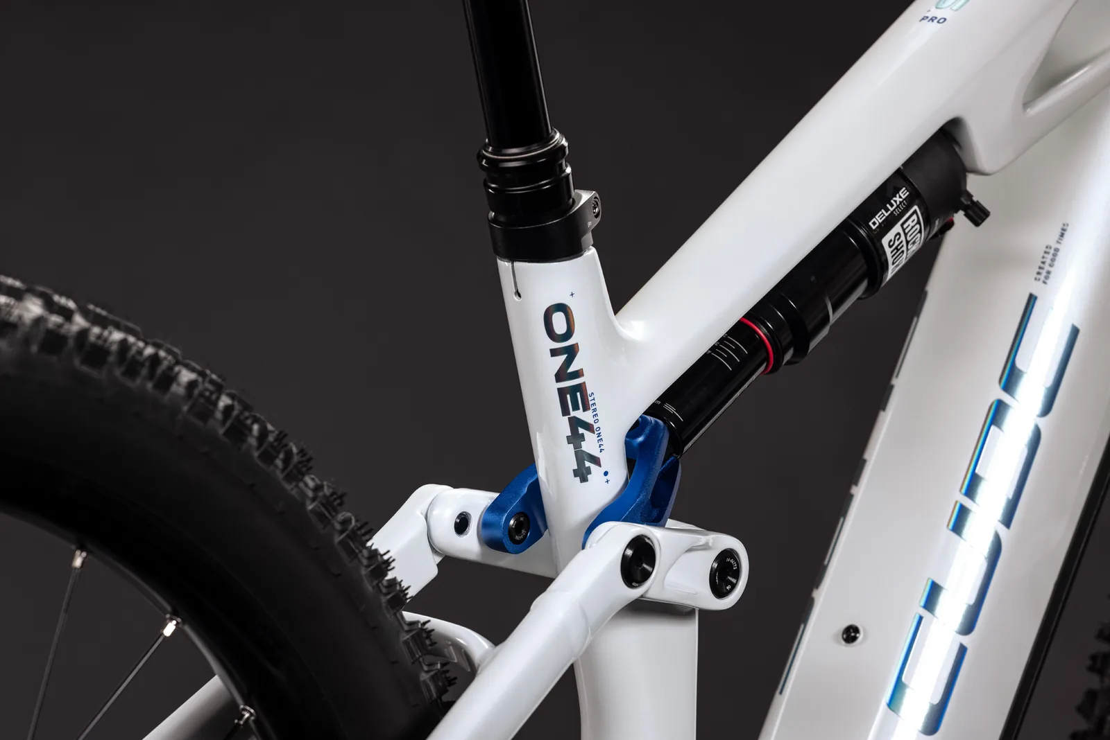 Cube Stereo Hybrid ONE44 HPC Pro 800 Wh metallicwhite´n´blue – Bicicleta Eléctrica de Montaña Doble Suspensión 2027 ebike.es Gran tienda de bicicletas eléctricas en España 5 Bicicleta eléctrica Cube Stereo Hybrid ONE44 HPC Pro 800 metallicwhite´n´blue – detalle 3 | Ebike.es