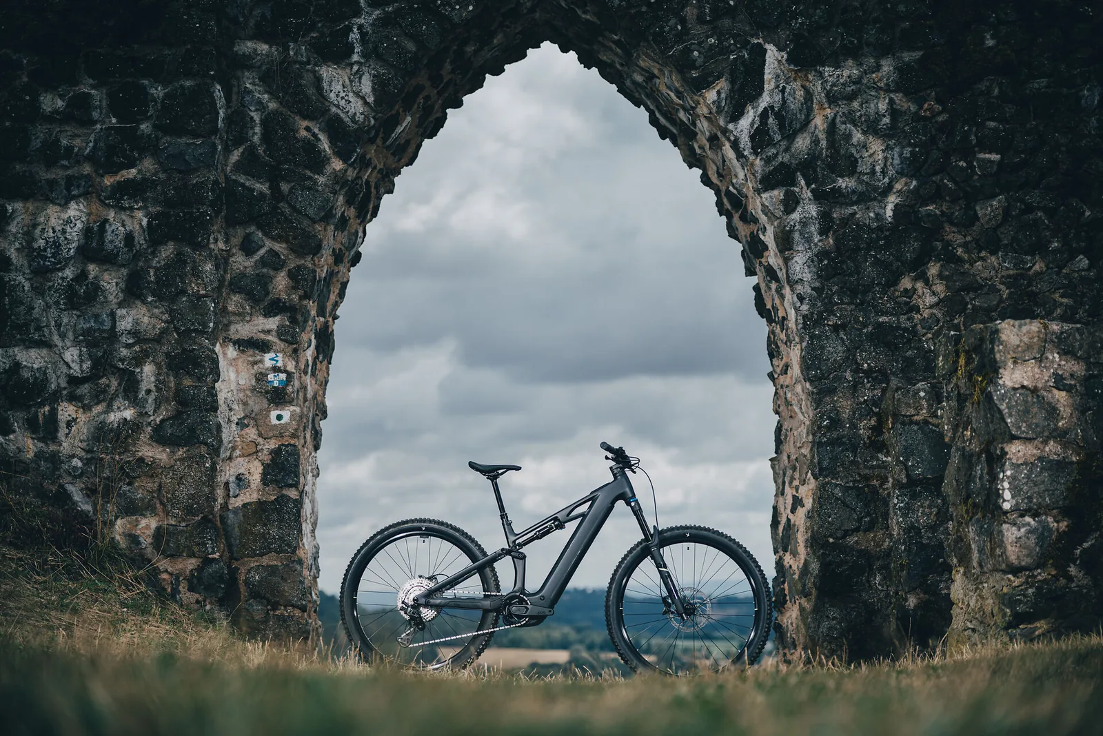 Cube Stereo Hybrid ONE44 HPC Race 800 Wh coal´n´green – Bicicleta Eléctrica de Montaña Doble Suspensión 2027 ebike.es Gran tienda de bicicletas eléctricas en España 8 Bicicleta eléctrica Cube Stereo Hybrid ONE44 HPC Race 800 coal´n´green – vista en exterior | Ebike.es