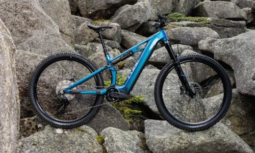 Cube Stereo Hybrid ONE44 HPC Race 800 Wh nebula´n´prizm – Bicicleta Eléctrica de Montaña Doble Suspensión 2027 ebike.es Gran tienda de bicicletas eléctricas en España 18 Bicicleta eléctrica Cube Stereo Hybrid ONE44 HPC Race 800 nebula´n´prizm – vista en exterior | Ebike.es