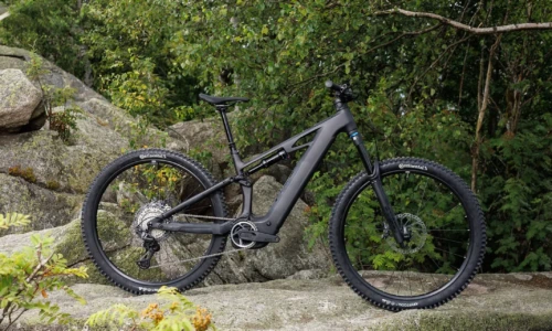 Bicicleta eléctrica Cube Stereo Hybrid ONE44 HPC SLX 800 blackline – vista en exterior | Ebike.es