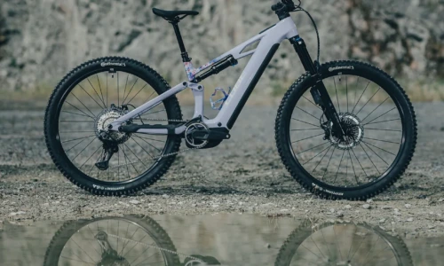 Bicicleta eléctrica Cube Stereo Hybrid ONE44 HPC SLX Evo 800 artline – vista en exterior | Ebike.es