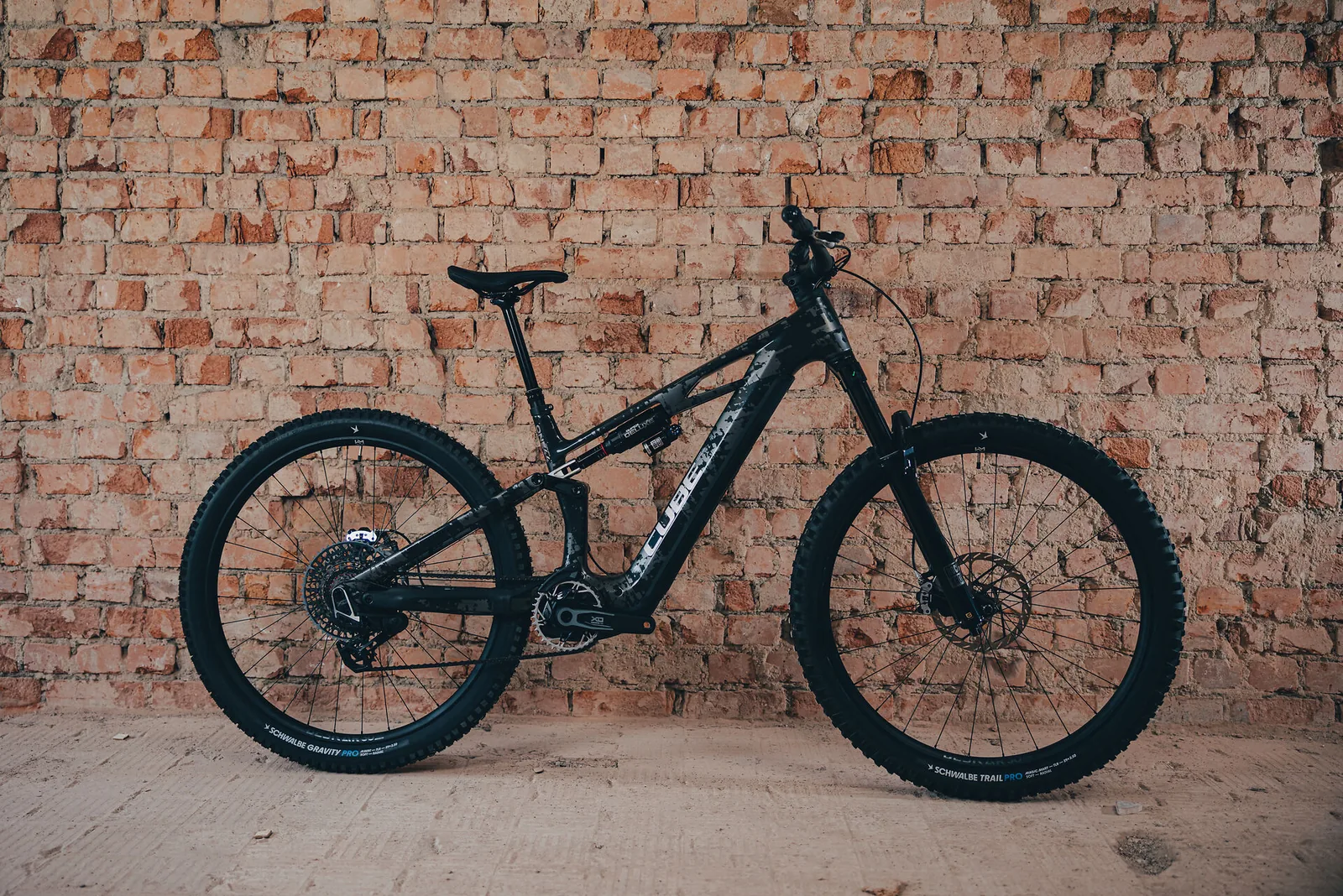 Cube Stereo Hybrid ONE44 HPC Super TM 800 Wh graphiteglitch´n´grey – Bicicleta Eléctrica de Montaña Doble Suspensión 2027 ebike.es Gran tienda de bicicletas eléctricas en España 8 Bicicleta eléctrica Cube Stereo Hybrid ONE44 HPC Super TM 800 graphiteglitch´n´grey – vista en exterior | Ebike.es