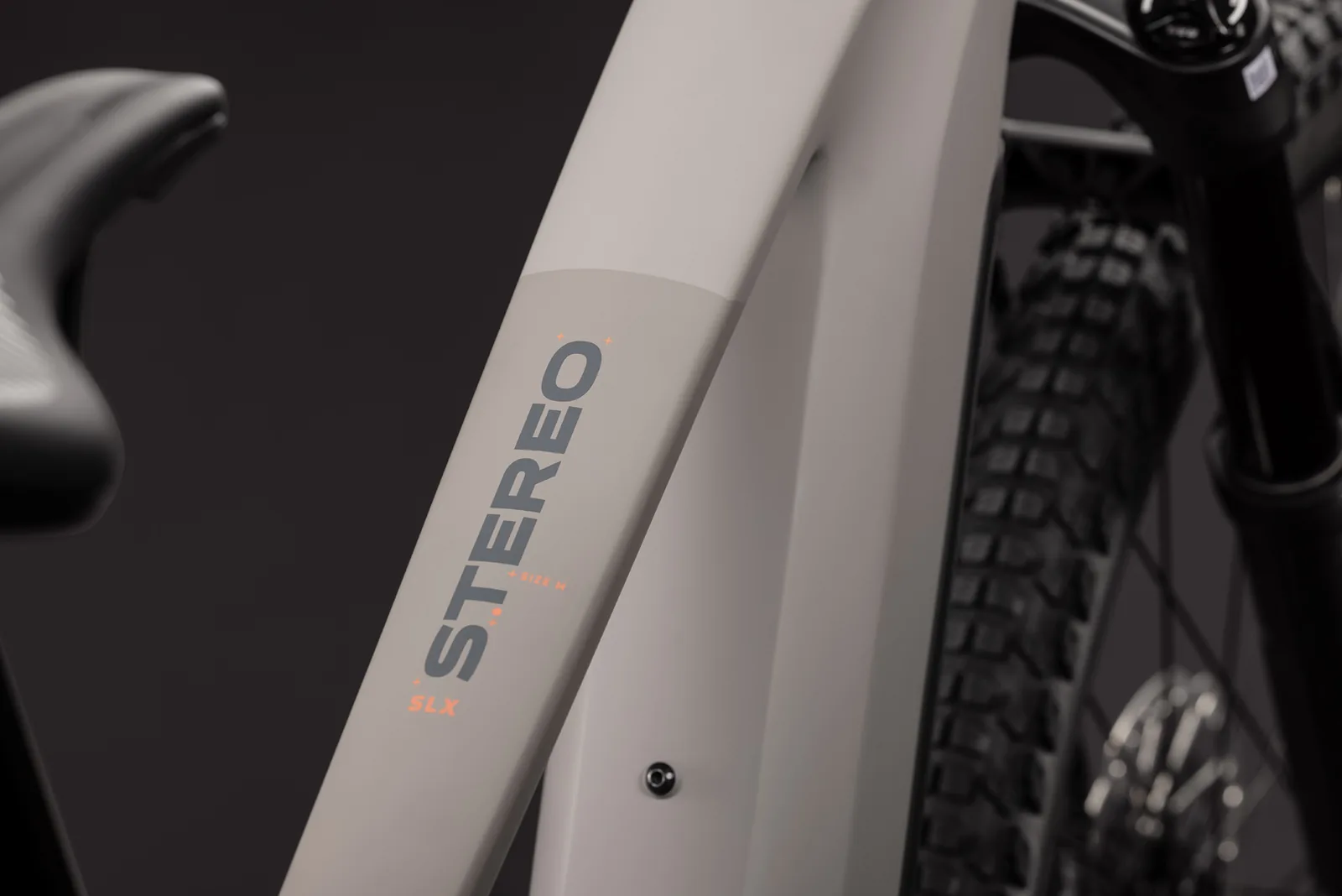 Cube Stereo Hybrid ONE44 SLX 800 Wh oatgrey´n´grey – Bicicleta Eléctrica de Montaña Doble Suspensión 2027 ebike.es Gran tienda de bicicletas eléctricas en España 3 Bicicleta eléctrica Cube Stereo Hybrid ONE44 SLX 800 oatgrey´n´grey – detalle 1 | Ebike.es