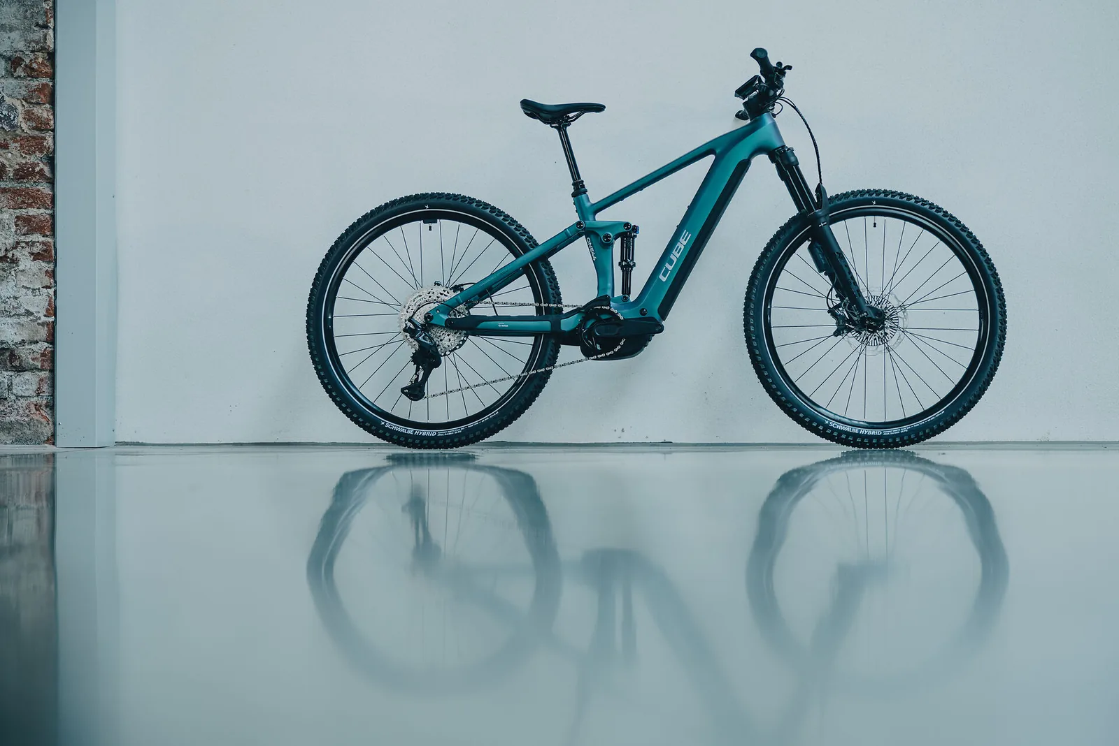 Cube Stereo Hybrid ONE44 SLX 800 Wh smaragdgrey´n´chrome – Bicicleta Eléctrica de Montaña Doble Suspensión 2027 ebike.es Gran tienda de bicicletas eléctricas en España 9 Bicicleta eléctrica Cube Stereo Hybrid ONE44 SLX 800 smaragdgrey´n´chrome – vista en exterior | Ebike.es