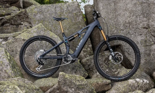Bicicleta eléctrica Cube Stereo Hybrid ONE77 HPC SLT 800 bluegalaxy´n´grey – vista en exterior | Ebike.es
