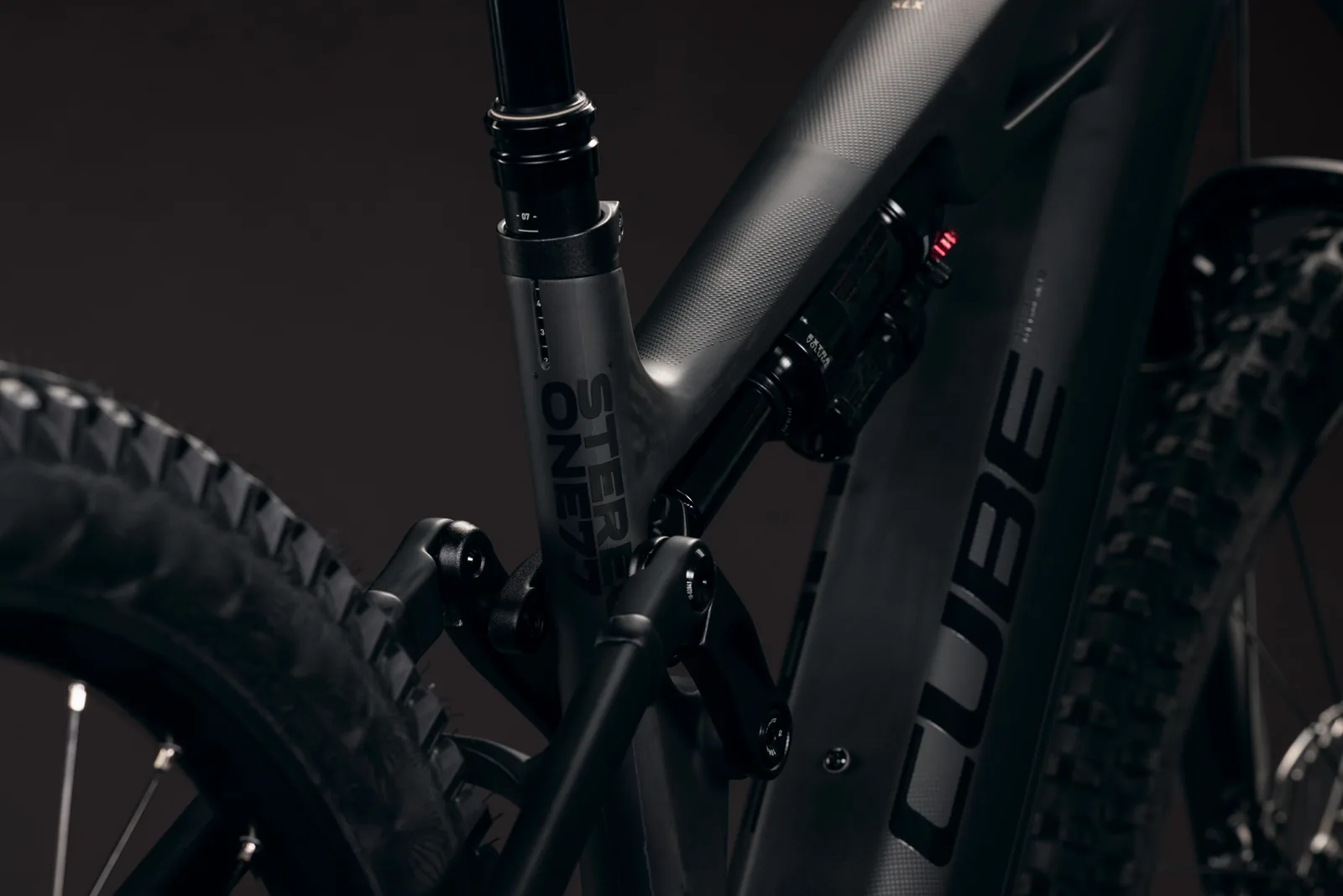 Cube Stereo Hybrid ONE77 HPC SLX 800 Wh blackline – Bicicleta Eléctrica de Montaña Doble Suspensión 2027 ebike.es Gran tienda de bicicletas eléctricas en España 4 Bicicleta eléctrica Cube Stereo Hybrid ONE77 HPC SLX 800 blackline – detalle 2 | Ebike.es