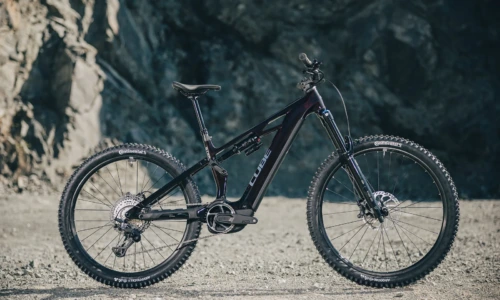 Cube Stereo Hybrid ONE77 HPC SLX 800 Wh liquidred´n´black – Bicicleta Eléctrica de Montaña Doble Suspensión 2027 ebike.es Gran tienda de bicicletas eléctricas en España 18 Bicicleta eléctrica Cube Stereo Hybrid ONE77 HPC SLX 800 liquidred´n´black – vista en exterior | Ebike.es