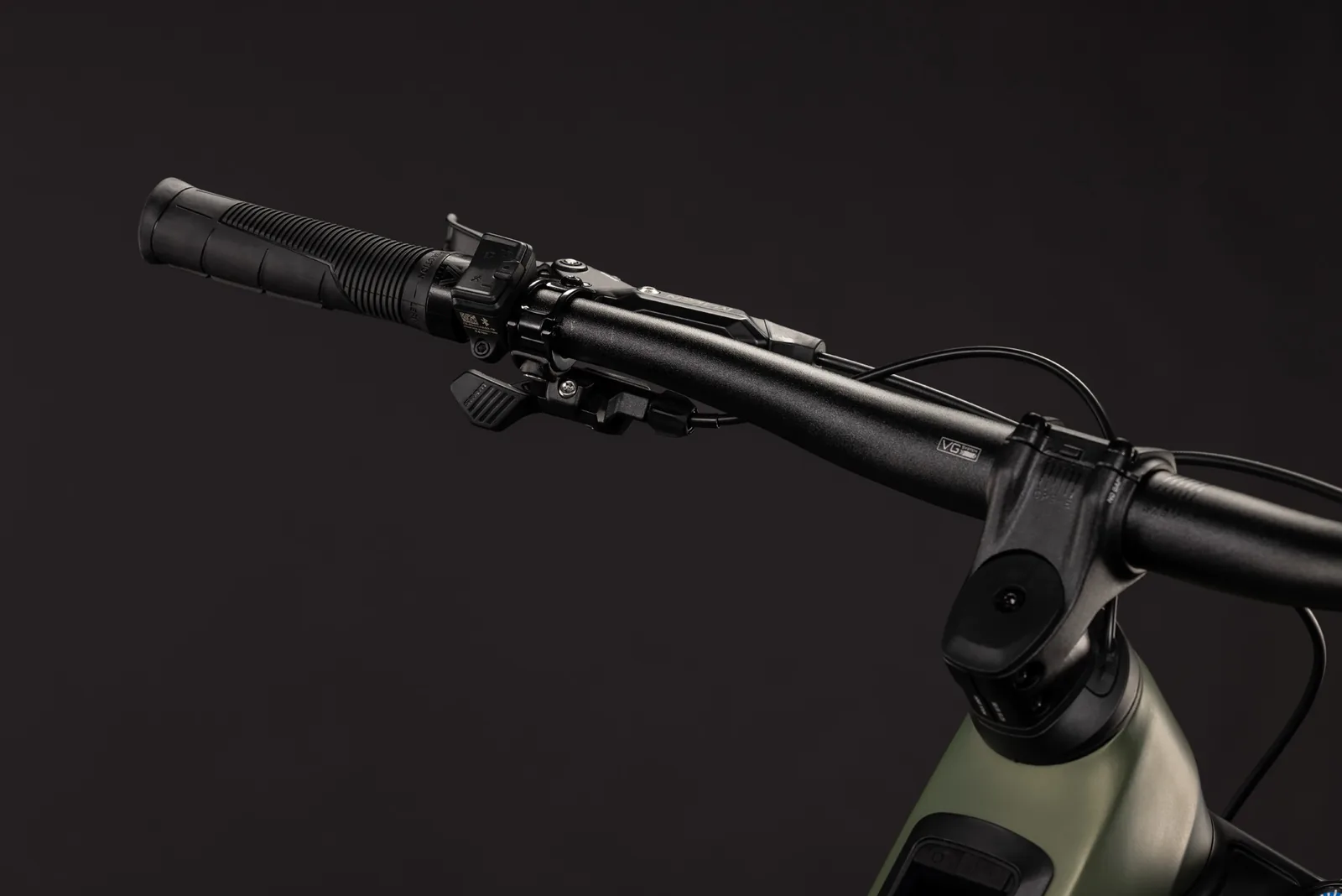 Cube Stereo Hybrid ONE77 HPC TM 800 Wh reedgreen´n´gills – Bicicleta Eléctrica de Montaña Doble Suspensión 2027 ebike.es Gran tienda de bicicletas eléctricas en España 3 Bicicleta eléctrica Cube Stereo Hybrid ONE77 HPC TM 800 reedgreen´n´gills – detalle 1 | Ebike.es