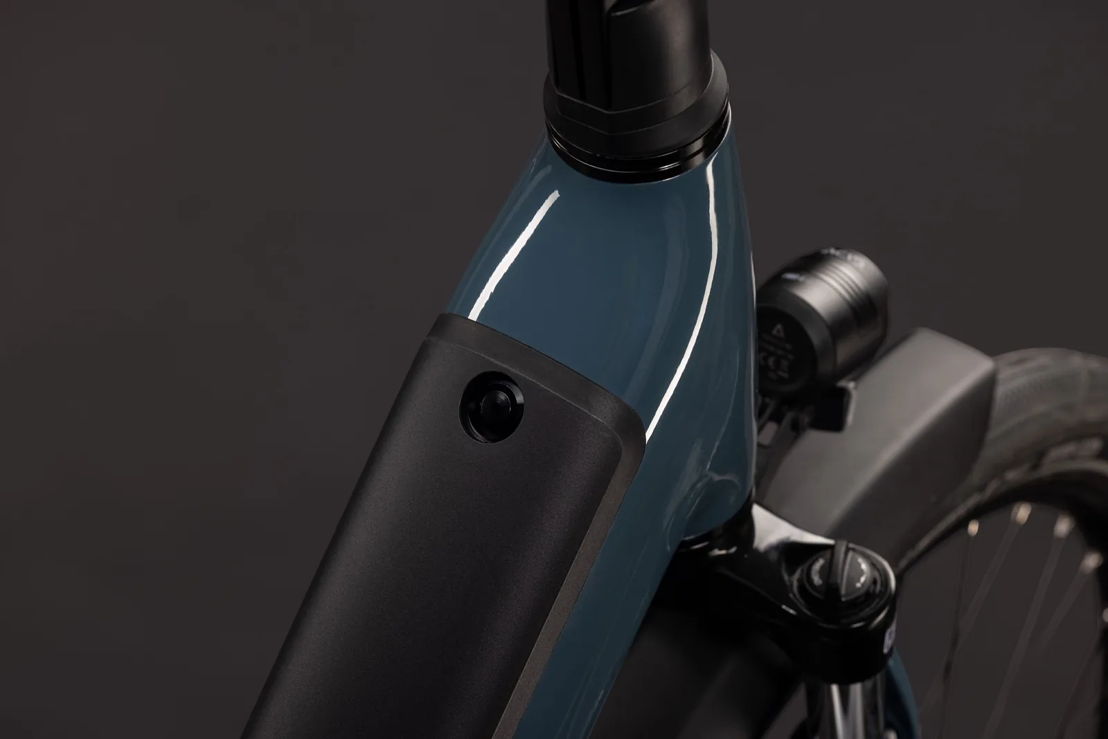 Cube Supreme Hybrid Comfort ONE 600 Wh storm´n´reflex – Bicicleta Eléctrica Urbana 2027 Cuadro abierto ebike.es Gran tienda de bicicletas eléctricas en España 4 Bicicleta eléctrica Cube Supreme Hybrid Comfort ONE 600 storm´n´reflex Cuadro abierto – detalle 2 | Ebike.es