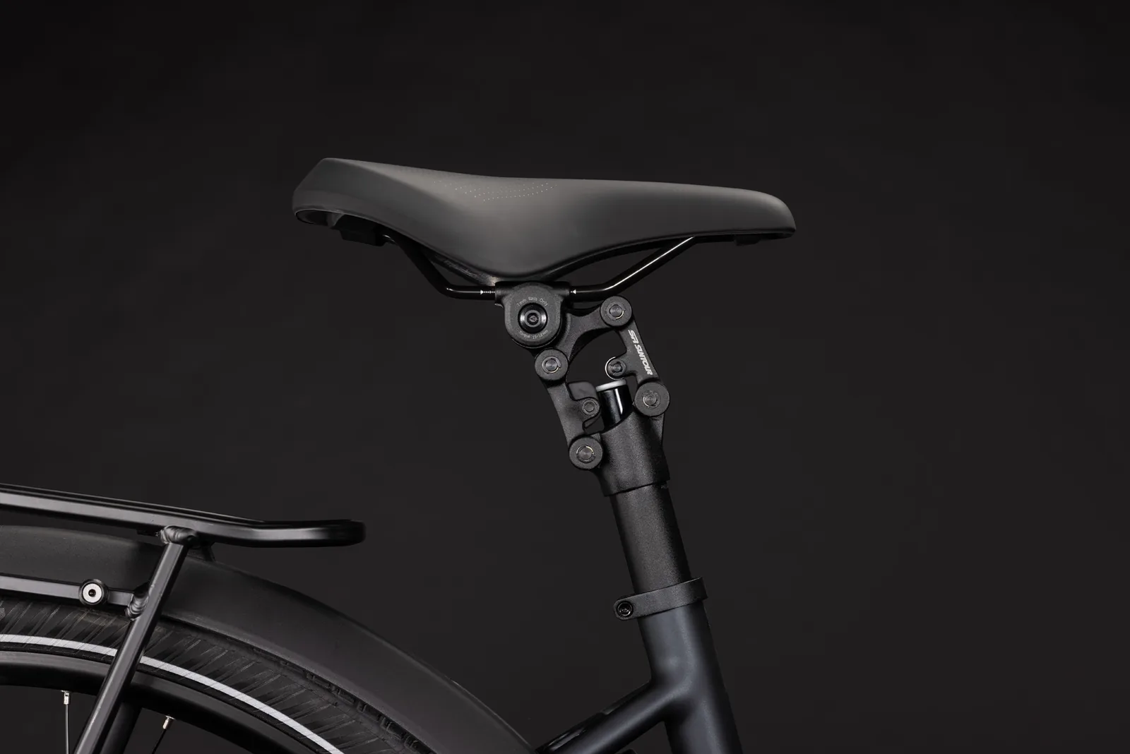 Cube Supreme Hybrid Comfort Pro 600 Wh grey´n´chrome – Bicicleta Eléctrica Urbana 2027 Cuadro abierto ebike.es Gran tienda de bicicletas eléctricas en España 5 Bicicleta eléctrica Cube Supreme Hybrid Comfort Pro 600 grey´n´chrome Cuadro abierto – detalle 3 | Ebike.es