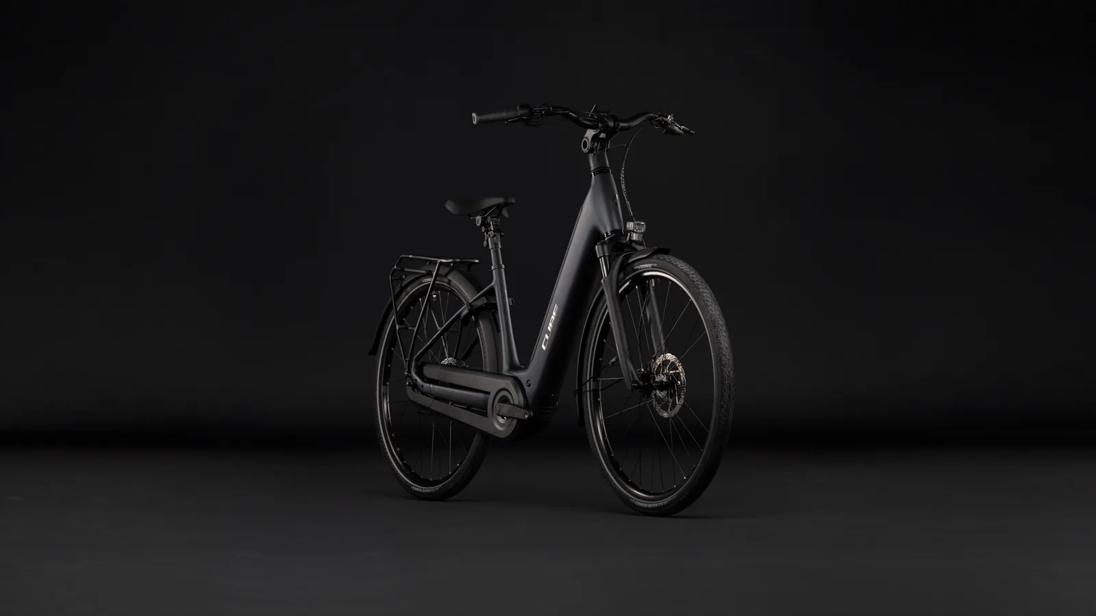 Cube Supreme Hybrid Comfort Pro 600 Wh grey´n´chrome – Bicicleta Eléctrica Urbana 2027 Cuadro abierto ebike.es Gran tienda de bicicletas eléctricas en España 2 Bicicleta eléctrica Cube Supreme Hybrid Comfort Pro 600 grey´n´chrome Cuadro abierto – vista frontal | Ebike.es