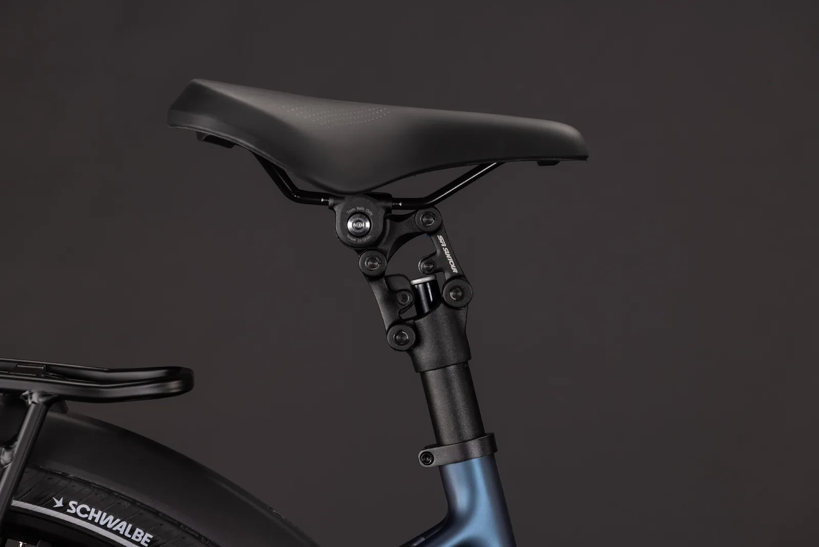 Cube Supreme Hybrid Deluxe ONE 600 Wh navyblack´n´black – Bicicleta Eléctrica Urbana 2027 Cuadro abierto ebike.es Gran tienda de bicicletas eléctricas en España 6 Bicicleta eléctrica Cube Supreme Hybrid Deluxe ONE 600 navyblack´n´black Cuadro abierto – detalle 4 | Ebike.es