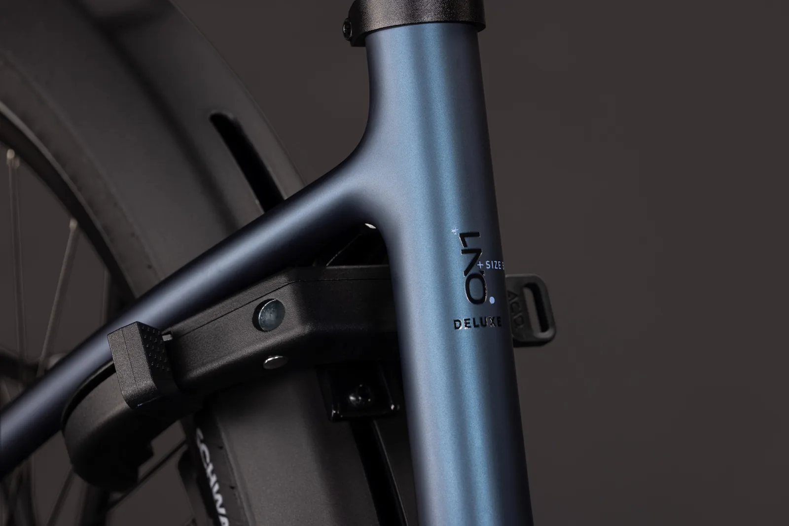Cube Supreme Hybrid Deluxe ONE 600 Wh navyblack´n´black – Bicicleta Eléctrica Urbana 2027 Cuadro abierto ebike.es Gran tienda de bicicletas eléctricas en España 7 Bicicleta eléctrica Cube Supreme Hybrid Deluxe ONE 600 navyblack´n´black Cuadro abierto – detalle 5 | Ebike.es