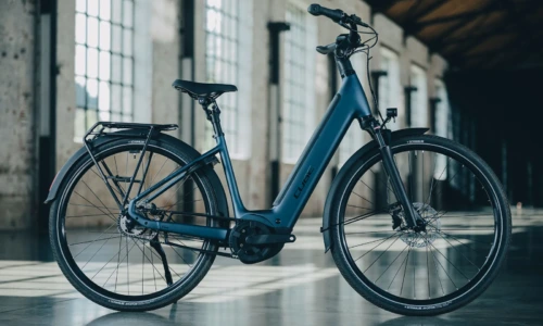 Cube Supreme Hybrid Deluxe ONE 600 Wh navyblack´n´black – Bicicleta Eléctrica Urbana 2027 Cuadro abierto ebike.es Gran tienda de bicicletas eléctricas en España 18 Bicicleta eléctrica Cube Supreme Hybrid Deluxe ONE 600 navyblack´n´black Cuadro abierto – vista en exterior | Ebike.es
