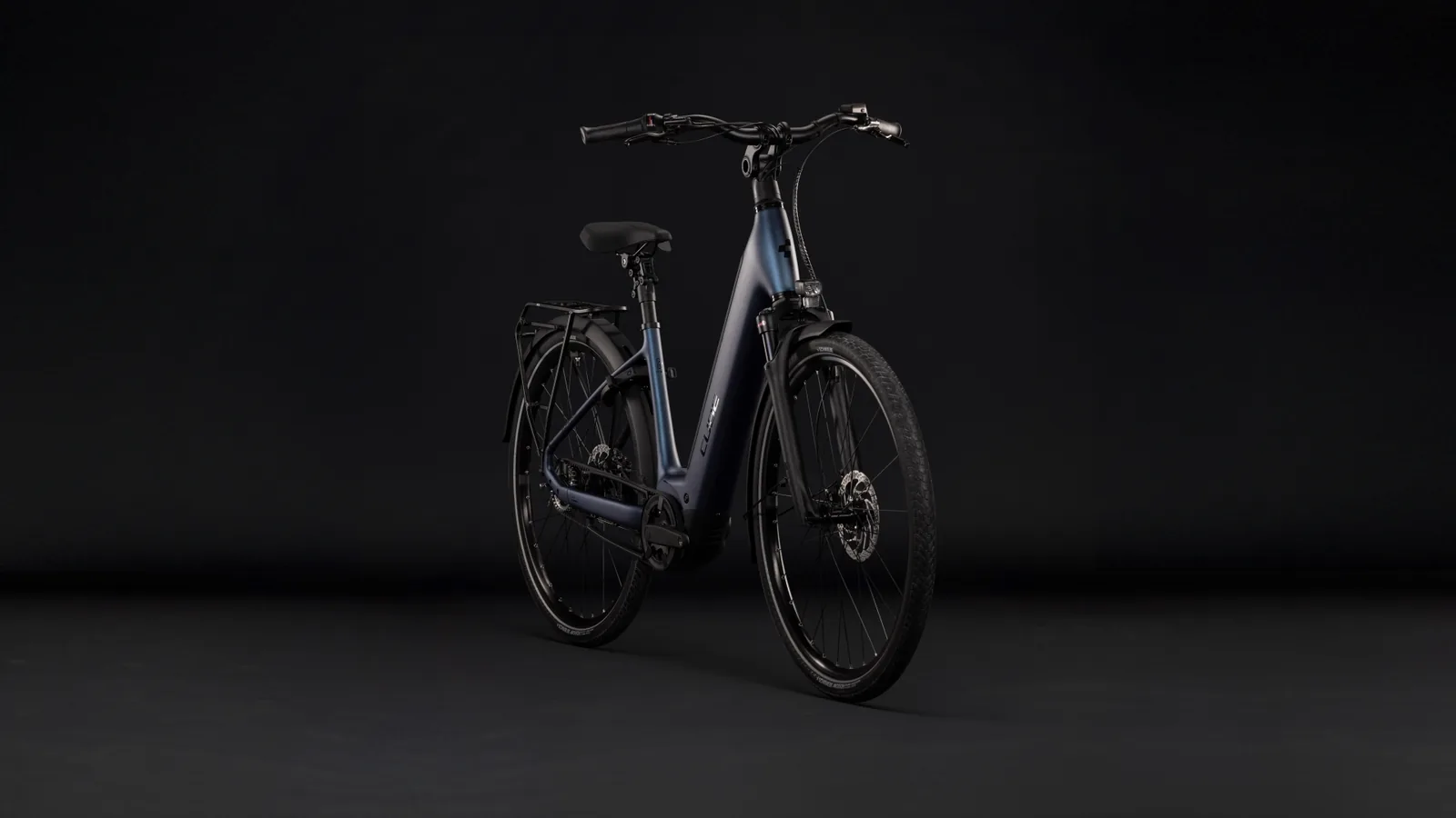 Cube Supreme Hybrid Deluxe ONE 600 Wh navyblack´n´black – Bicicleta Eléctrica Urbana 2027 Cuadro abierto ebike.es Gran tienda de bicicletas eléctricas en España 2 Bicicleta eléctrica Cube Supreme Hybrid Deluxe ONE 600 navyblack´n´black Cuadro abierto – vista frontal | Ebike.es