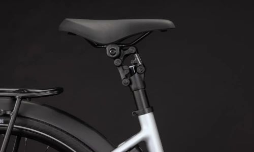 Cube Supreme Hybrid Deluxe Pro 600 Wh silverstar´n´reflex – Bicicleta Eléctrica Urbana 2027 Cuadro abierto ebike.es Gran tienda de bicicletas eléctricas en España 13 Bicicleta eléctrica Cube Supreme Hybrid Deluxe Pro 600 silverstar´n´reflex Cuadro abierto – detalle 3 | Ebike.es