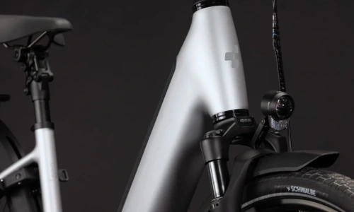 Cube Supreme Hybrid Deluxe Pro 600 Wh silverstar´n´reflex – Bicicleta Eléctrica Urbana 2027 Cuadro abierto ebike.es Gran tienda de bicicletas eléctricas en España 16 Bicicleta eléctrica Cube Supreme Hybrid Deluxe Pro 600 silverstar´n´reflex Cuadro abierto – detalle 6 | Ebike.es