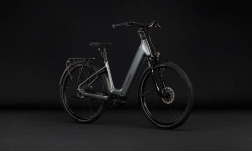 Bicicleta eléctrica Cube Supreme RT Hybrid Deluxe EX 600 quicksilver´n´grey Cuadro abierto – vista frontal | Ebike.es