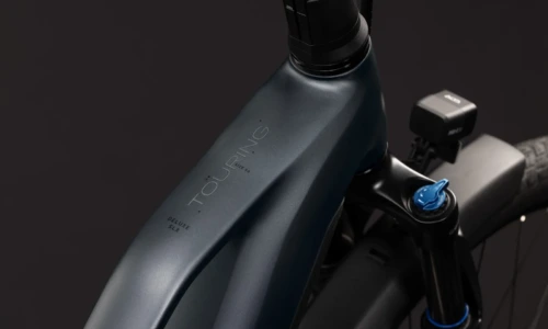 Bicicleta eléctrica Cube Touring Hybrid Deluxe SLX 800 slabgrey´n´chrome Cuadro semiabierto – detalle 1 | Ebike.es