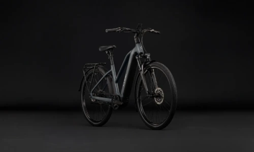 Bicicleta eléctrica Cube Touring Hybrid Deluxe SLX 800 slabgrey´n´chrome Cuadro semiabierto – vista frontal | Ebike.es