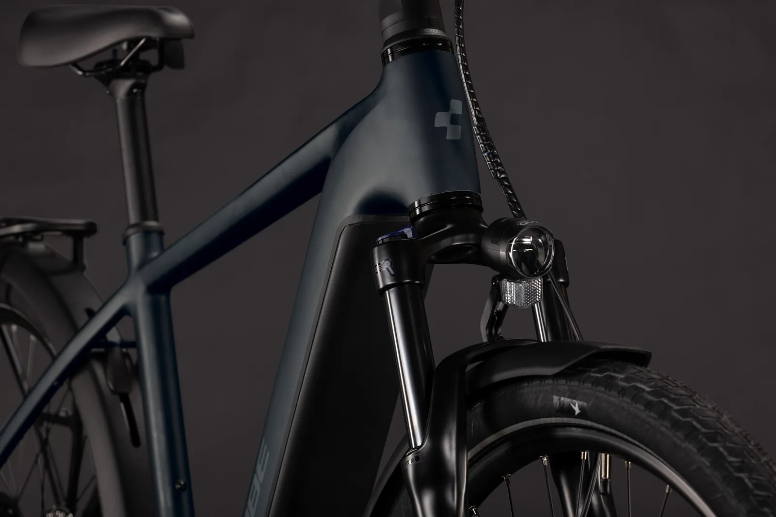 Cube Touring Hybrid ONE 600 Wh grey´n´coolgrey – Bicicleta Eléctrica Trekking 2027 Barra alta ebike.es Gran tienda de bicicletas eléctricas en España 7 Bicicleta eléctrica Cube Touring Hybrid ONE 600 grey´n´coolgrey Barra alta – detalle 5 | Ebike.es