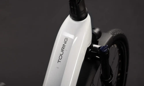 Cube Touring Hybrid ONE 600 Wh metallicwhite´n´chrome – Bicicleta Eléctrica Trekking 2027 Cuadro abierto ebike.es Gran tienda de bicicletas eléctricas en España 10 Bicicleta eléctrica Cube Touring Hybrid ONE 600 metallicwhite´n´chrome Cuadro abierto – detalle 1 | Ebike.es